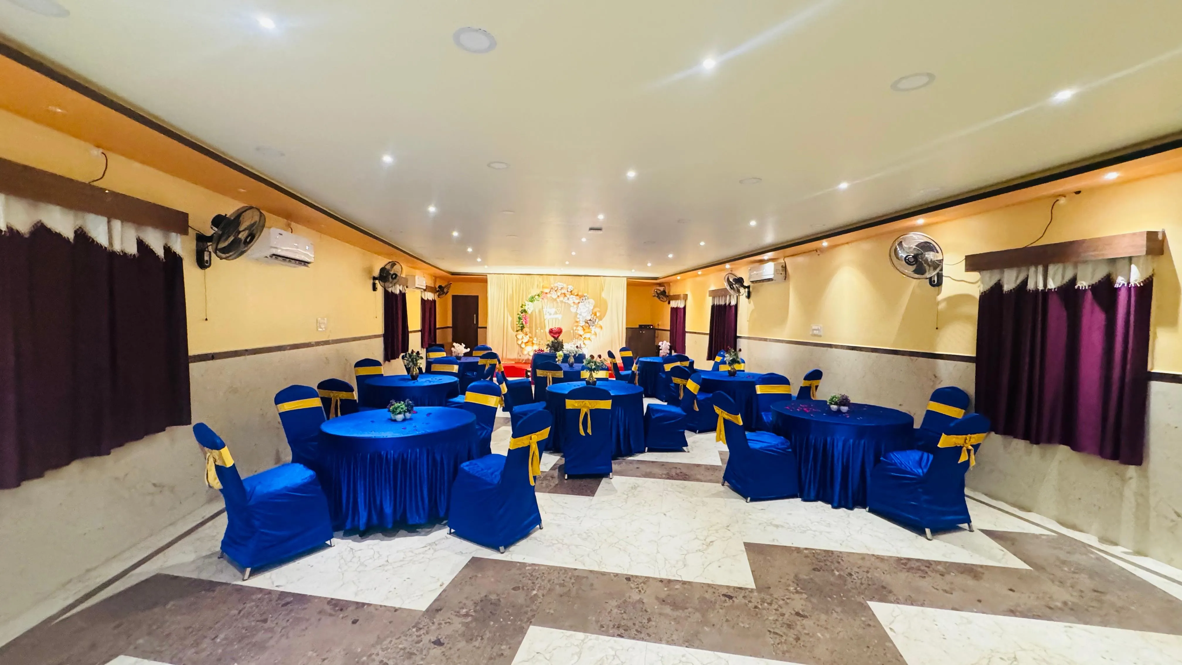 Hotel Sunrise entrance and facade